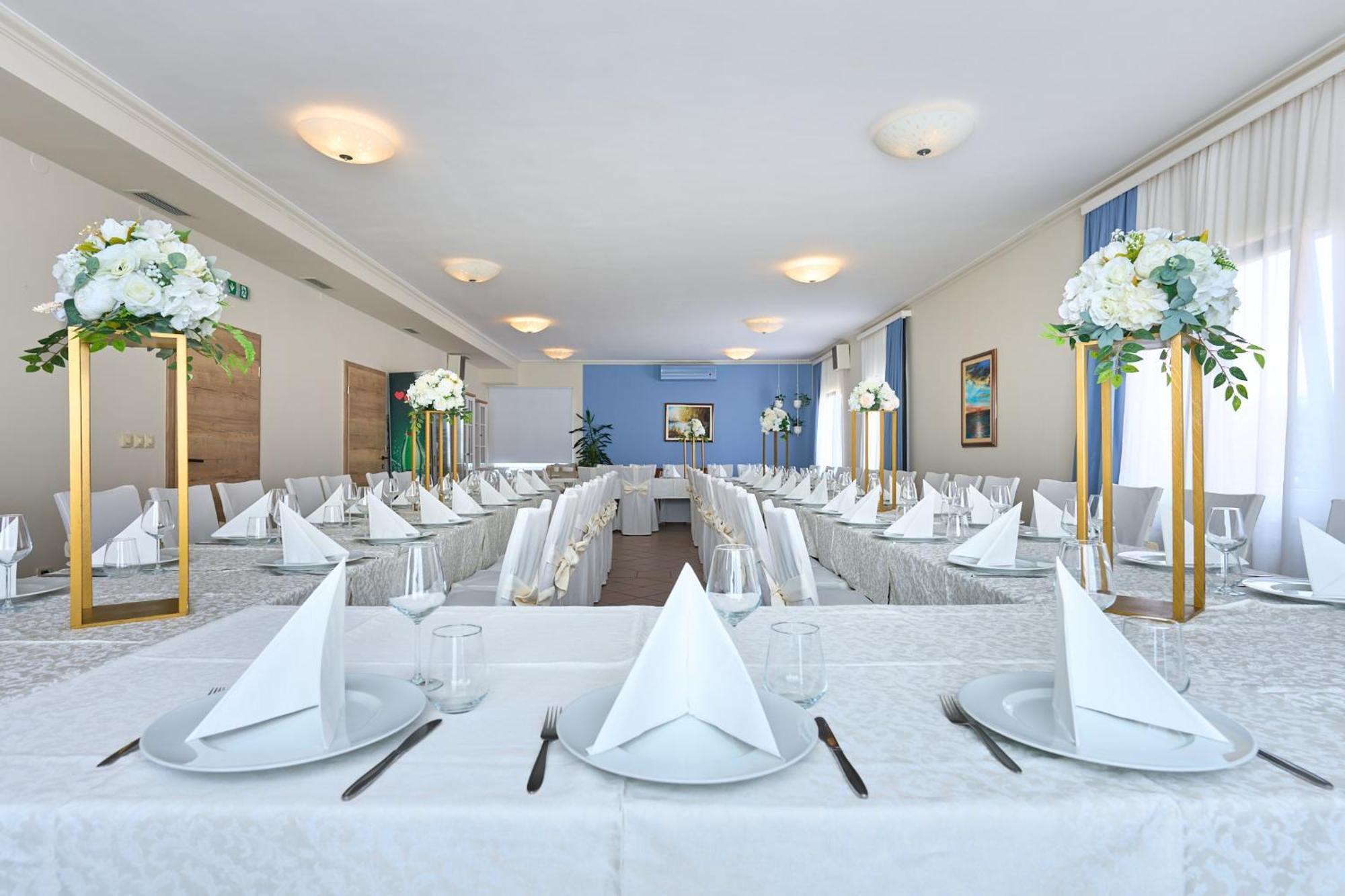 Hotel Phoenix Velika Gorica Buitenkant foto