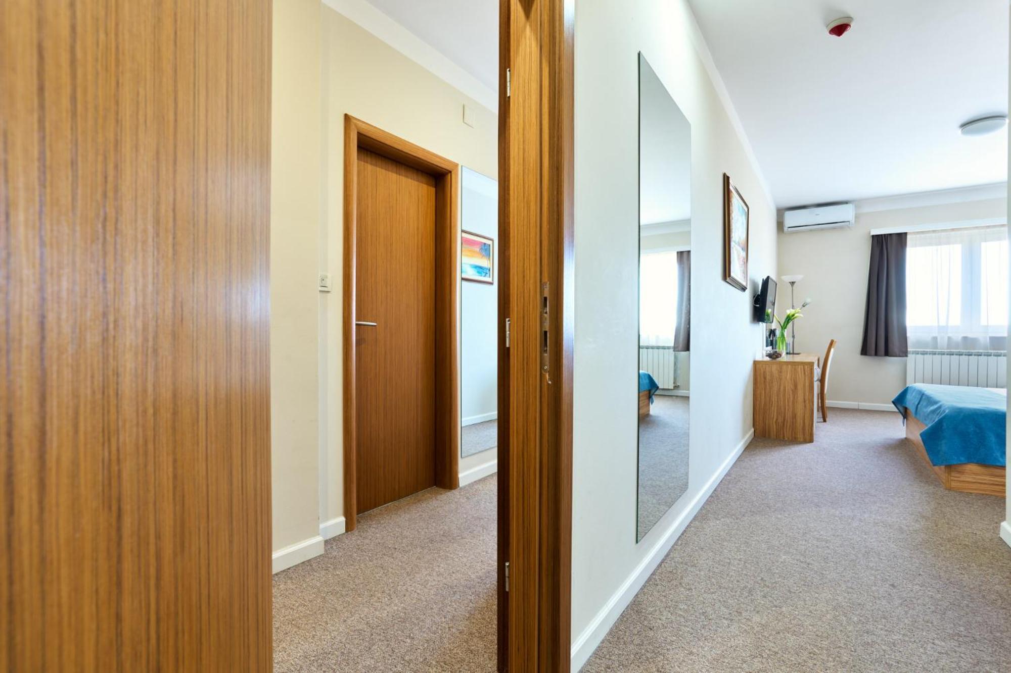 Hotel Phoenix Velika Gorica Kamer foto