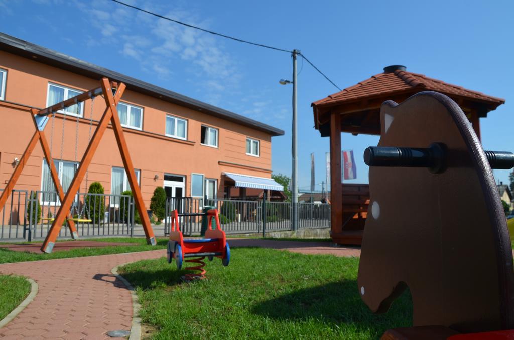 Hotel Phoenix Velika Gorica Buitenkant foto